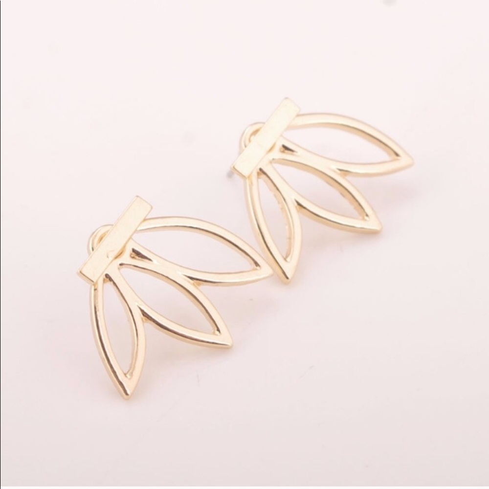 Multiwear Lotus Bar Cuff Earring in Gold Tone - Picture 2 of 5